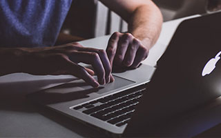 原以为只是普通话题，51视频网站这件事不是反转，是早就埋下了信号，让旁观的人也有了情绪。