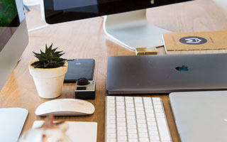 原以为只是普通话题，51视频网站这件事不是反转，是早就埋下了信号，让旁观的人也有了情绪。